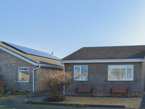 61 Longstone Close