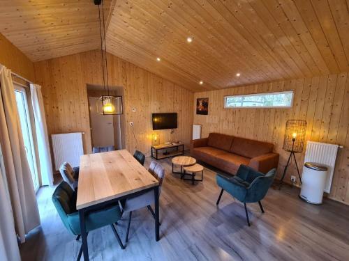 Cozy Chalet With Nice Garden Near A Nature Reserve