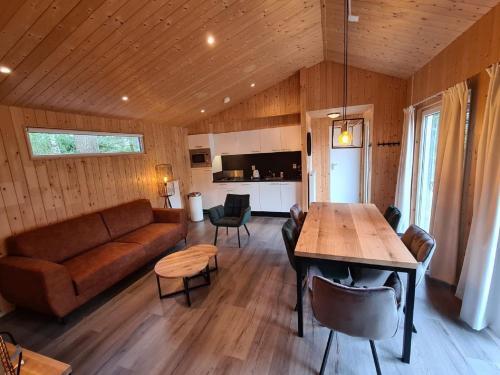 Cozy Chalet With Nice Garden Near A Nature Reserve