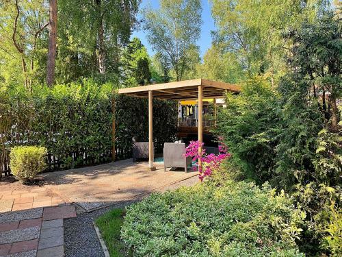 Amazing Chalet In Hoenderloo With A Swimming Pool