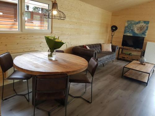 Spacious Chalet In Hoenderloo With Swimming Pool