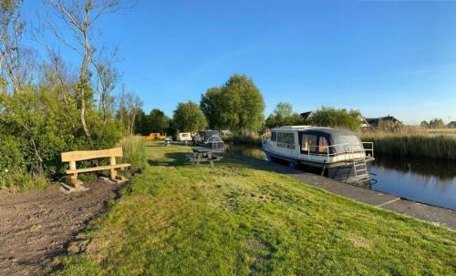 Boat Stoer - Niet Om Mee Te Varen - Lees Hostprofiel-read Host Profile