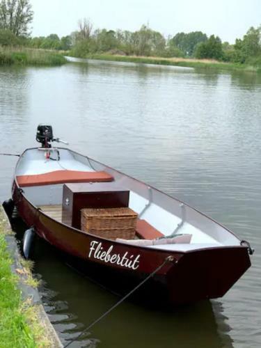 Boat Stoer - Niet Om Mee Te Varen - Lees Hostprofiel-read Host Profile