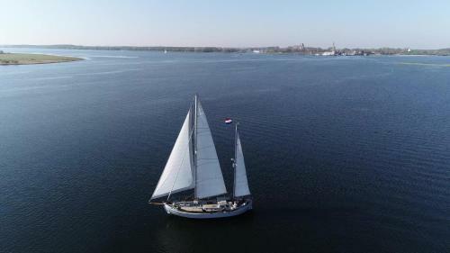 Priv� B&B Motorsailer Rataplan