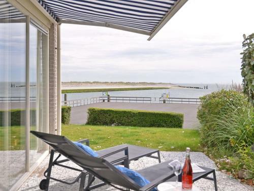 Modern Furnished Detached Bungalow, Located On The Marina