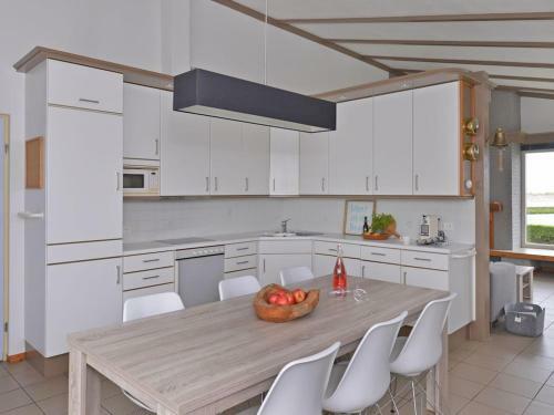 Modern Furnished Detached Bungalow, Located On The Marina