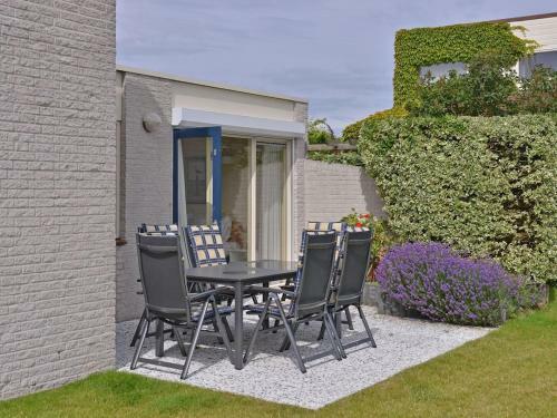 Modern Furnished Detached Bungalow, Located On The Marina