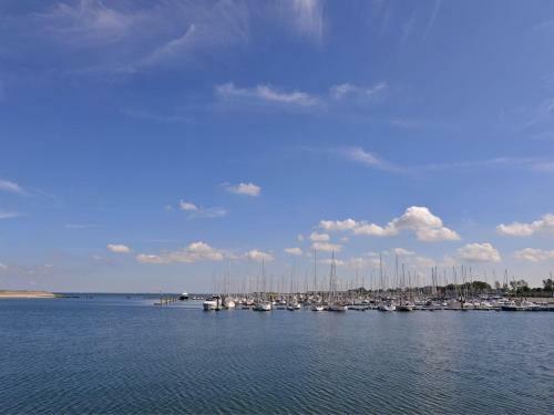 Modern Furnished Detached Bungalow, Located On The Marina