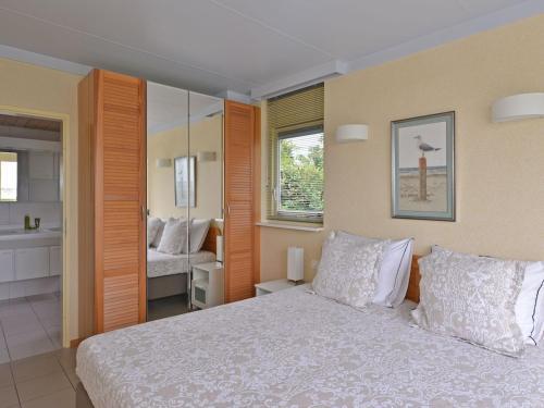 Modern Furnished Detached Bungalow, Located On The Marina