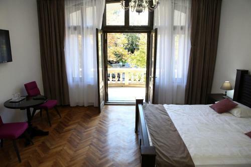 Hostal Aleea Teilor