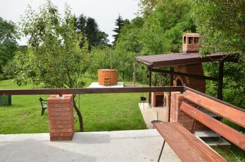 Casa Rurala Cu Padurice Si Livada