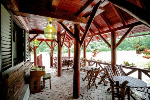 Hanul Morii - Pool, Sauna And Jacuzzi