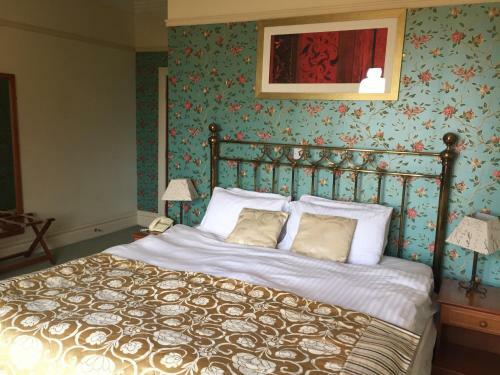 Hotel Farnley Tower