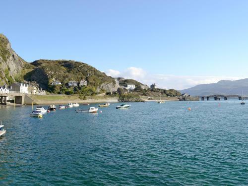 Cae-fadog Fach