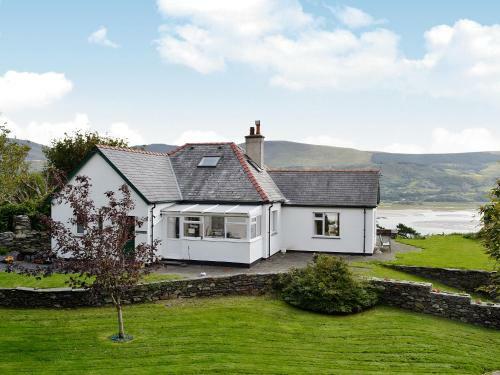 Cae-fadog Fach