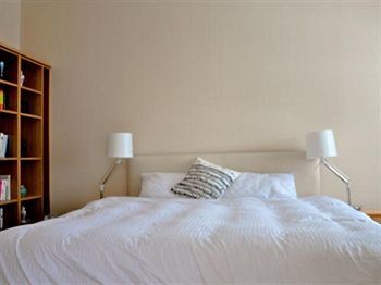 Hostal Gatwick Inn