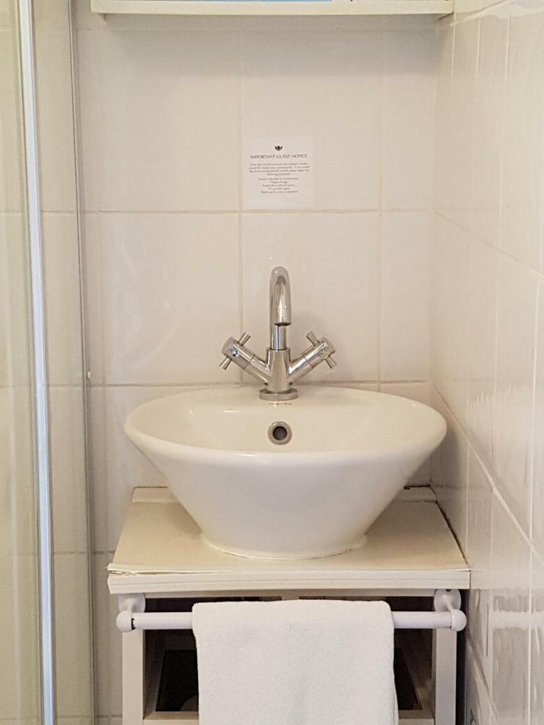 Hostal Castle House Guest House