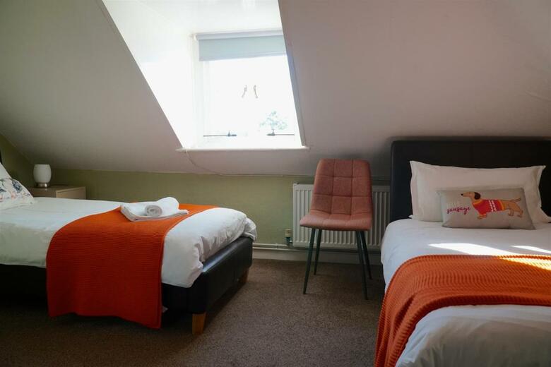 Hostal Castle House Guest House