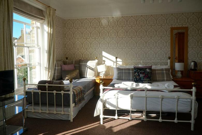 Hostal Castle House Guest House