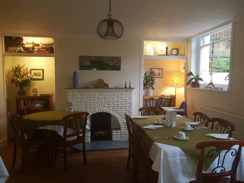 Hostal Castle House Guest House
