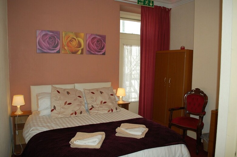 Bed & Breakfast Crystal House Hotel