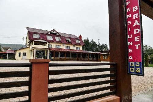 Hostal Pensiunea Bradet