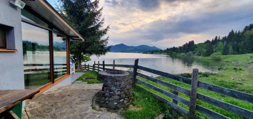 Traditional Casa Pescarului Langa Lac Cu Ponton