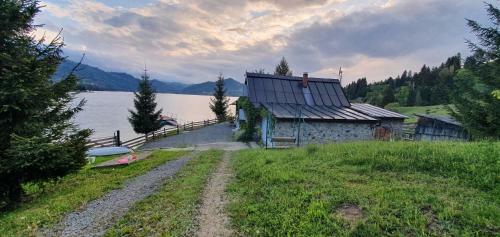 Traditional Casa Pescarului Langa Lac Cu Ponton