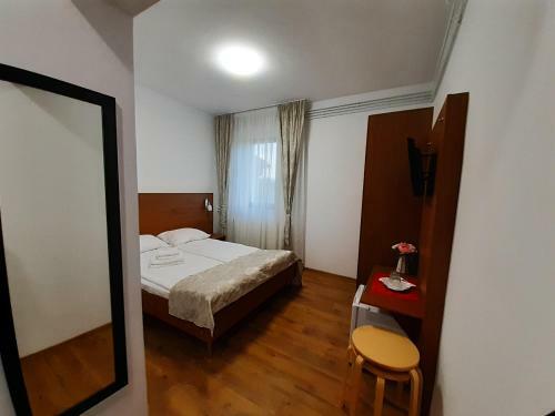 Hostal Mirana