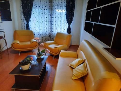 Apartament Spa?ios 3 Camere Curtea De Arge?
