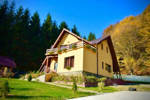 Lodge Green Property