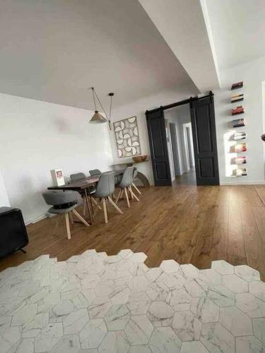 Modern 2-bedroom Apartment In New Residence