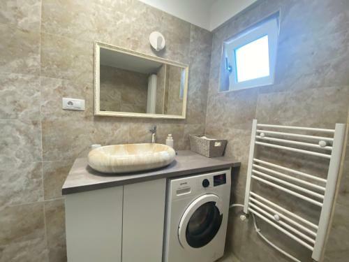Apartament 1 Mai Bloc Nou-self Check-in