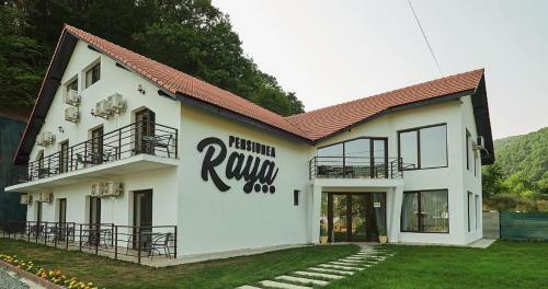 Hostal Pensiunea Raya
