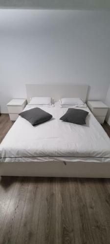 Apartament L & L