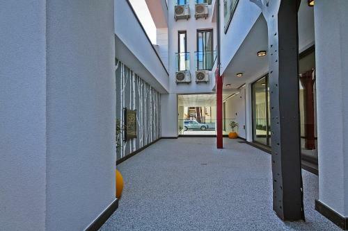 No 6 Apartments