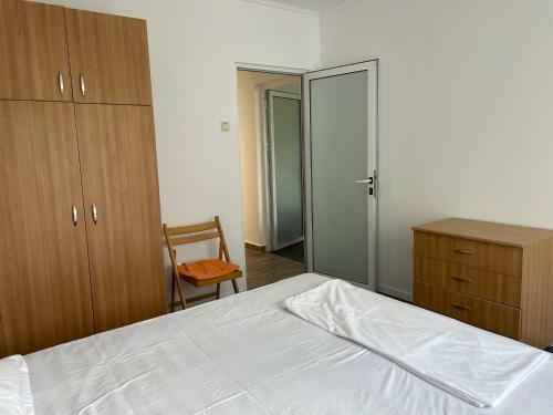 Mamaia Breeze Gray Apartment