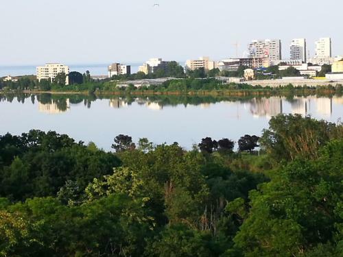 Apartament Cazino City -cu Priveli?te La Lac Si Mare