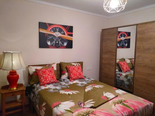 Amelie Park & Lake View Apartment