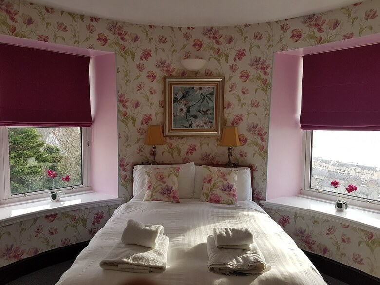 Hotel Tyr Graig Castle