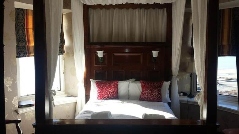 Hotel Tyr Graig Castle