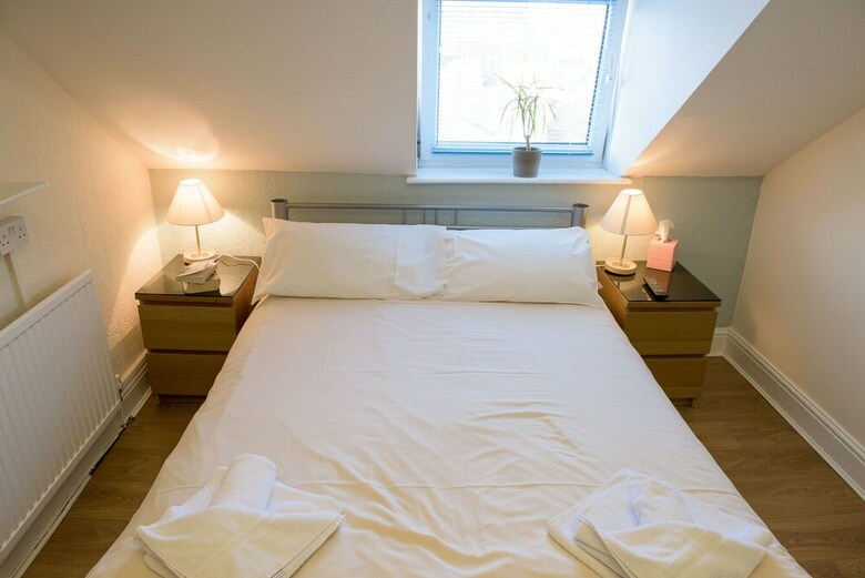 Hostal Leonardos Guest House