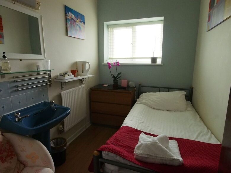 Hostal Leonardos Guest House
