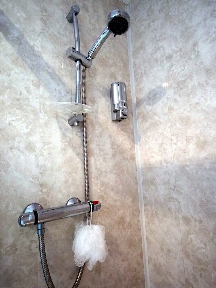 Hostal Leonardos Guest House