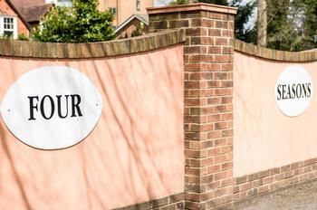 Hostal Four Seasons Guest House