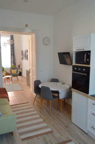 Charming Central Apartment