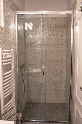 Gruia Apartment