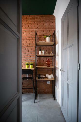 Old Town Courtyard Apartment With Private Parking