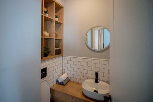 The Aviator Apartment - Jacuzzi & Panoramic View
