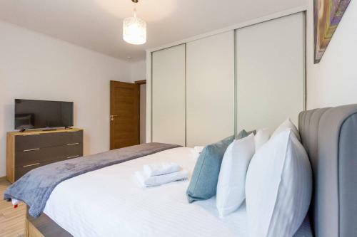 Spacious And Quiet 2 Bedroom Apartment